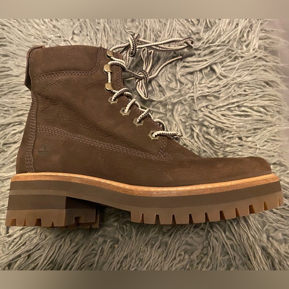 Timberland Women's Courmayeur Valley 6" Boot Fashion SZ 6.5 - Picture 3 of 7